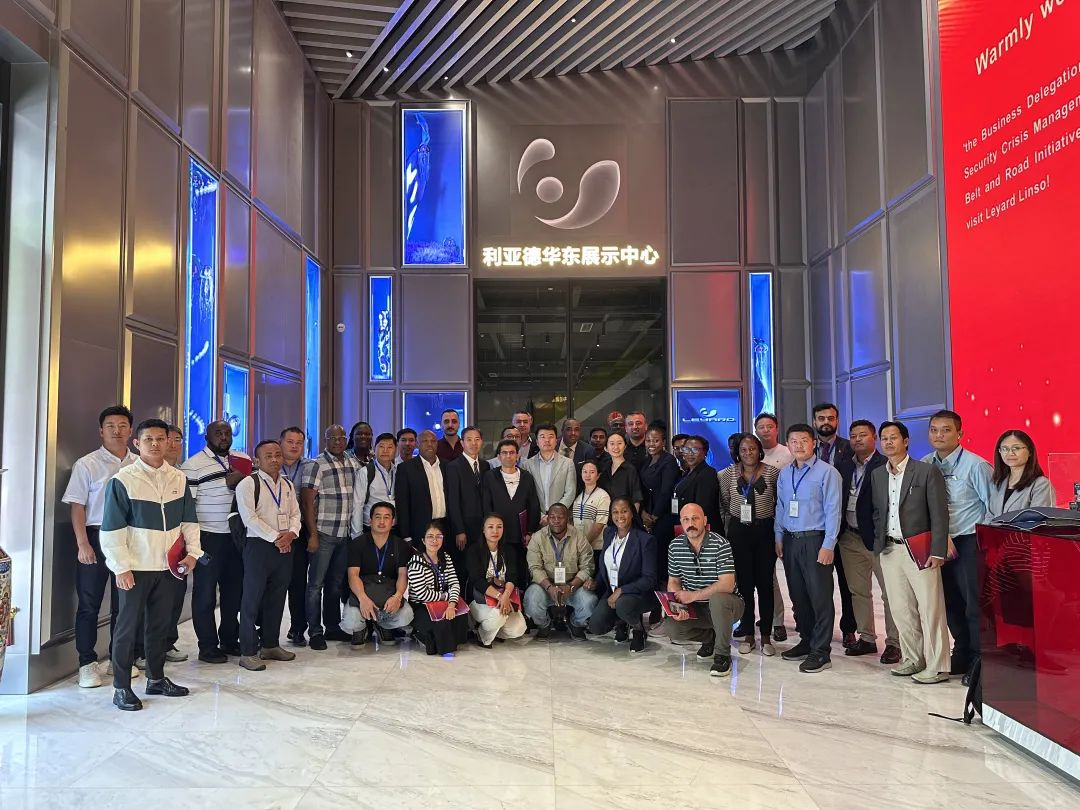“一带一路”八国航空安保与危机管理商务考察团到访amjs澳金沙门·蓝硕，共探国际合作新机遇
